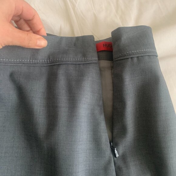 Hugo Boss Grey Pencil Skirt 99% wool size 0 but fits more like a 2 - Picture 3 of 7